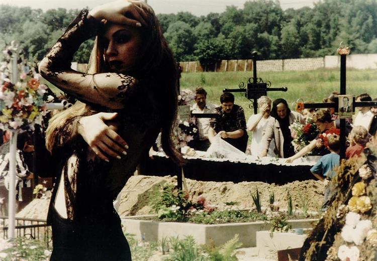 Fashion at the Graveyard, 1997 - Арсен Савадов