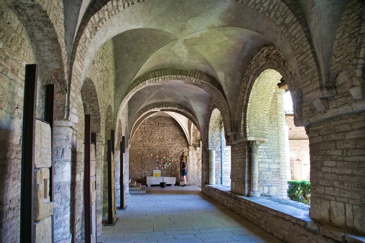 Abbaye Saint Philibert De Tournus, France, c.1000 - Romanesque Architecture