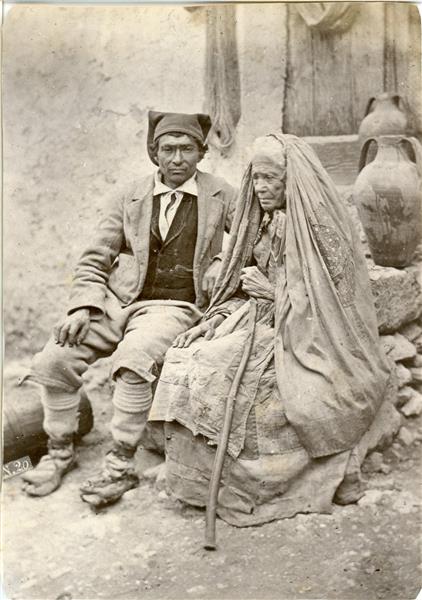 Two peasants wearing a Sicilian costume, c.1880 - c.1889 - Giuseppe Bruno