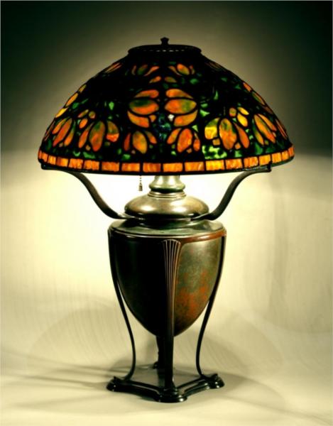 Reading Lamp. Tulip design, dome shape, 1906 - Louis Comfort Tiffany
