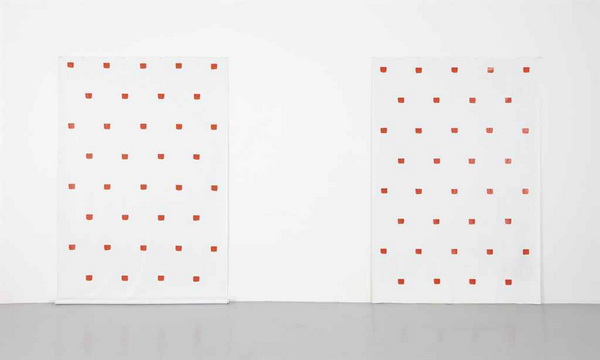 Imprints of a No. 50 Paintbrush Repeated at Regular Intervals of 30 cm. (Imprints on Oil Cloth), 1974 - Niele Toroni